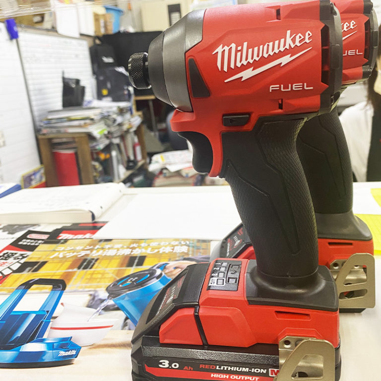 期間限定Milwaukee ミルウォーキー M18 充電機能付きLEDライト+